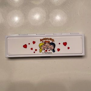 😊 $20 OR 2 for $30 — MAC x Archie Eyeshadow quad